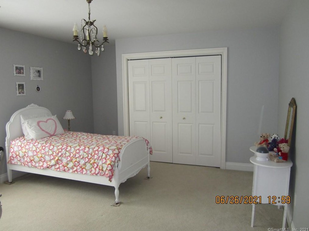 5 Indian Pipe Trl, Avon CT  06001-4032 exterior