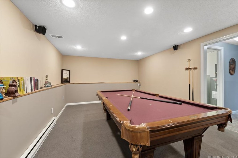 67 Deckert Dr, Plantsville CT  06479-1805 exterior