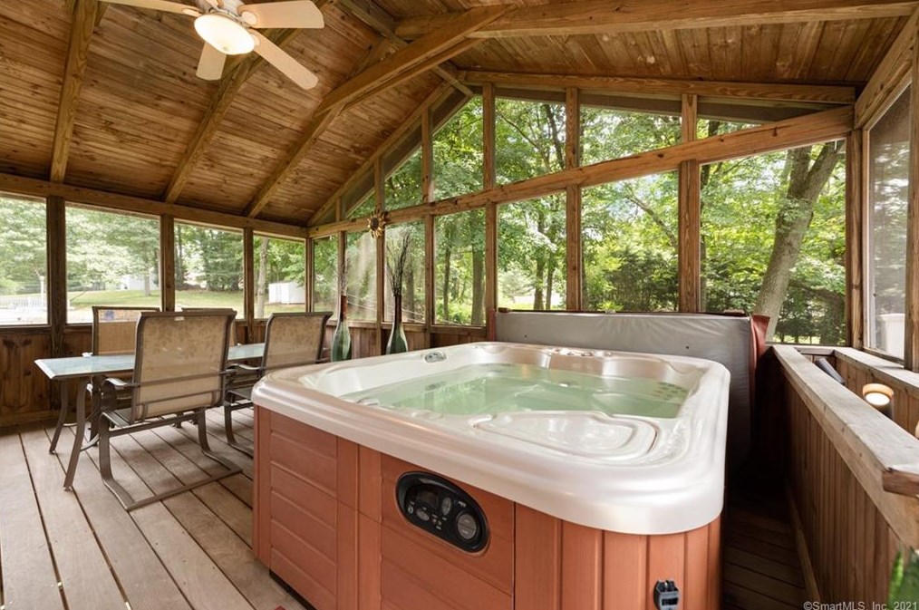67 Deckert Dr, Plantsville CT  06479-1805 exterior