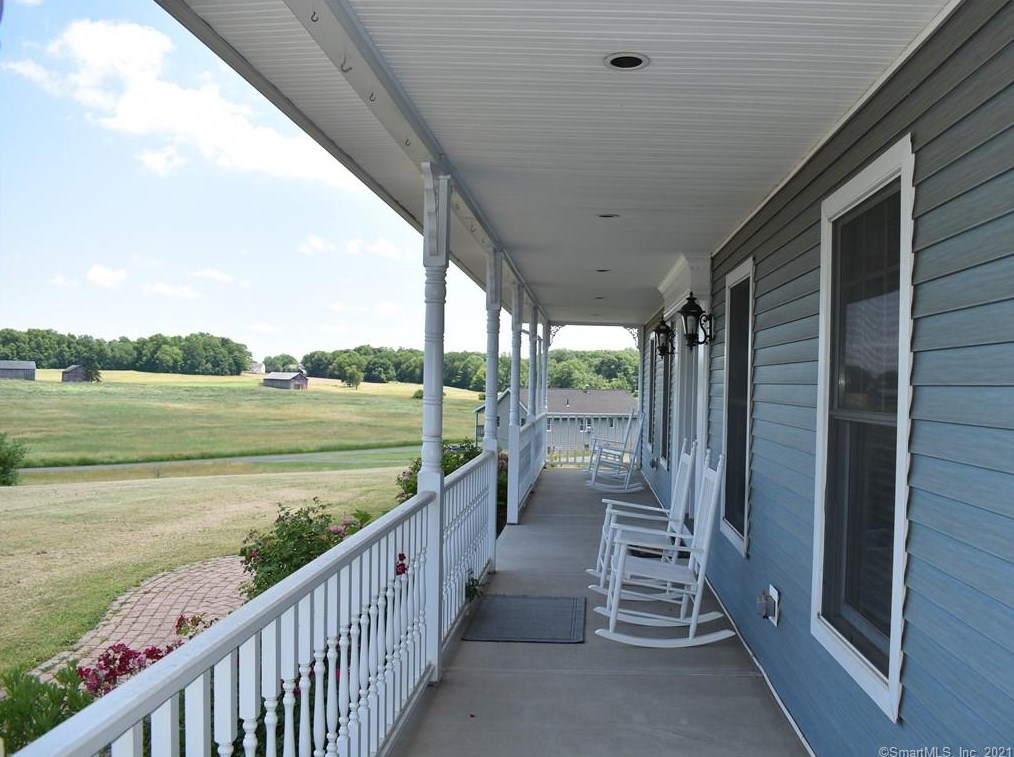 611 Thrall Ave, Suffield CT  06078-2337 exterior