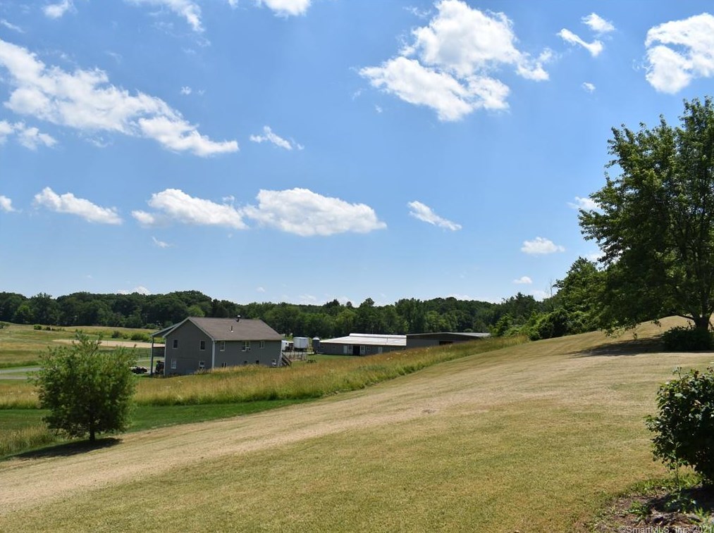 611 Thrall Ave, Suffield CT  06078-2337 exterior