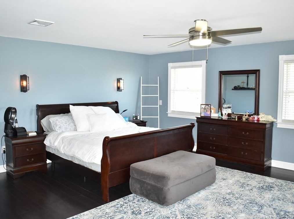 611 Thrall Ave, Suffield CT  06078-2337 exterior