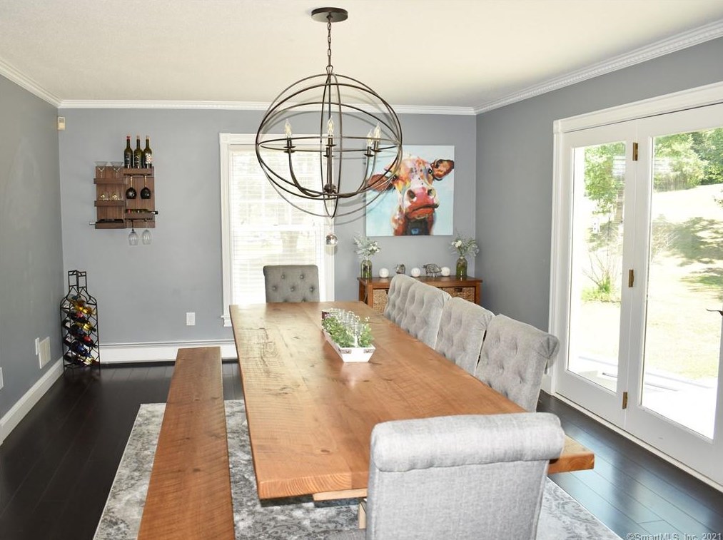 611 Thrall Ave, Suffield CT  06078-2337 exterior