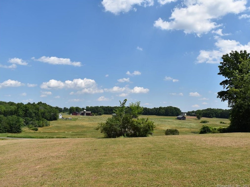 611 Thrall Ave, Suffield CT  06078-2337 exterior