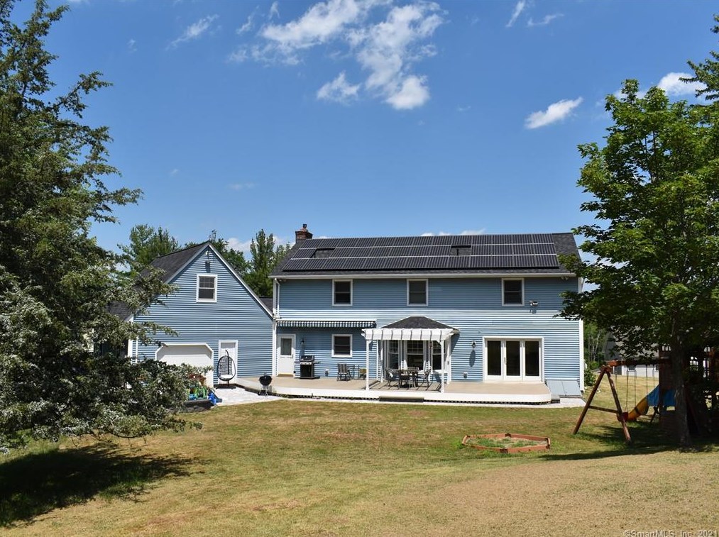 611 Thrall Ave, Suffield CT  06078-2337 exterior