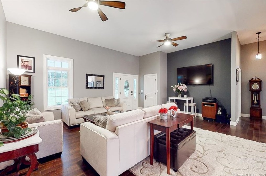 38 Hickey Rd, Pomfret Center, CT 06259