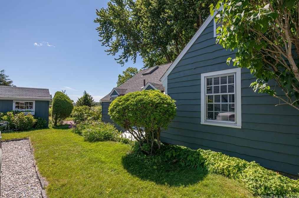 84 Waterside Ln, Clinton CT  06413-2100 exterior