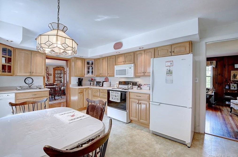 931 Prospect St, Hartford CT  06109-3547 exterior