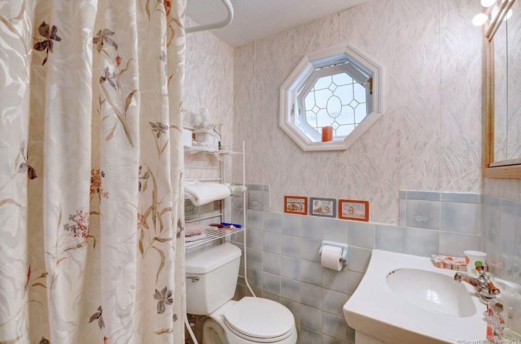 931 Prospect St, Hartford CT  06109-3547 exterior