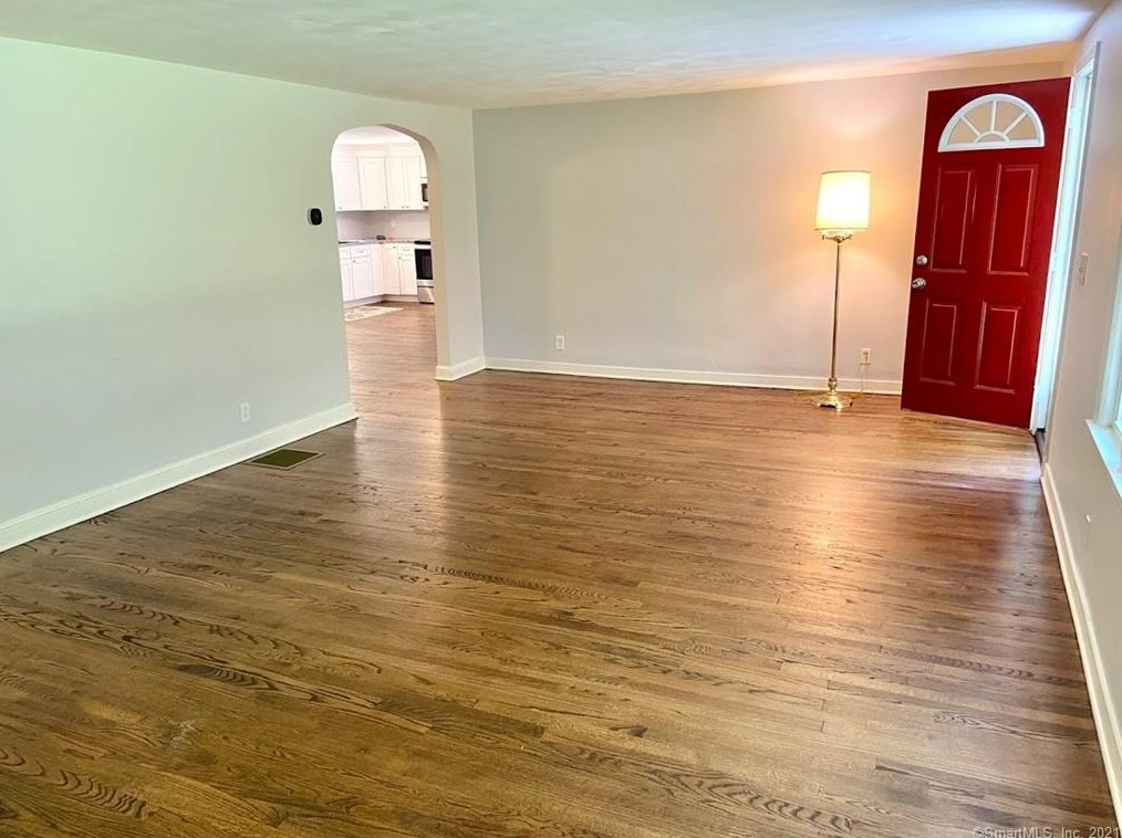 26 Crescent Way, Simsbury CT  06070-2306 exterior