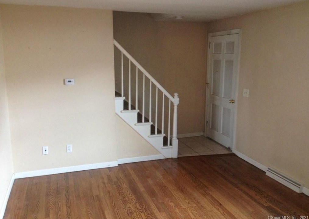 6 Carolina Dr, Chesterfield CT  06370-1647 exterior