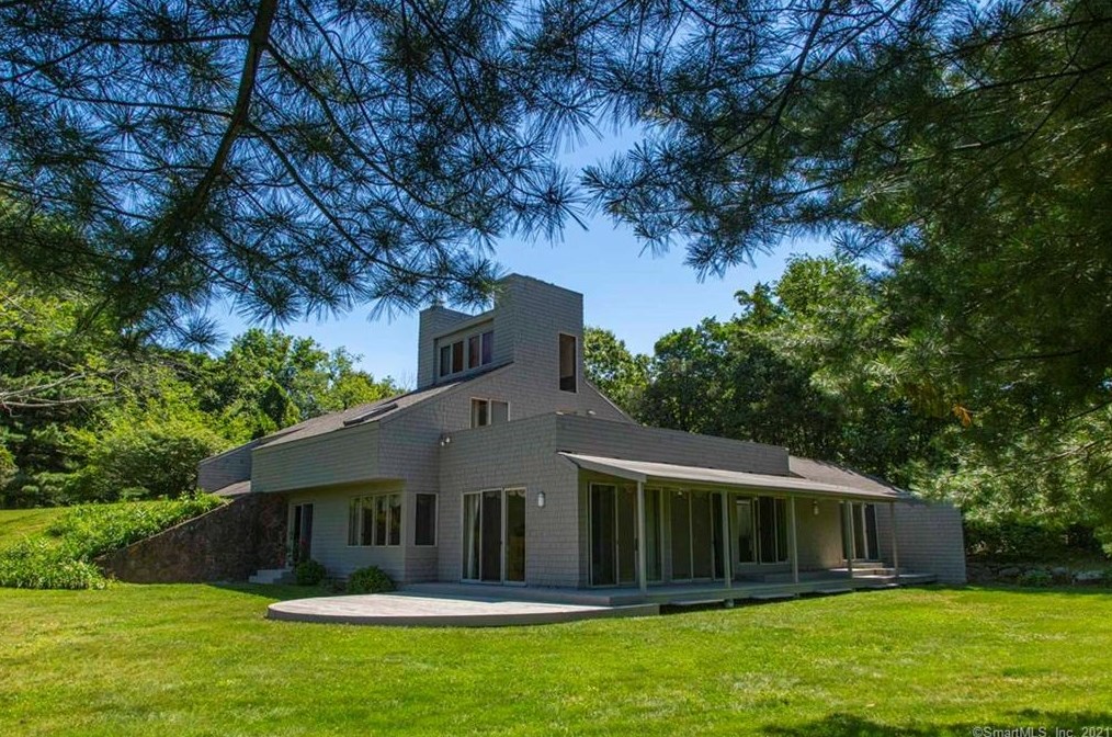 23 Metacom Dr, Simsbury CT  06070-1851 exterior