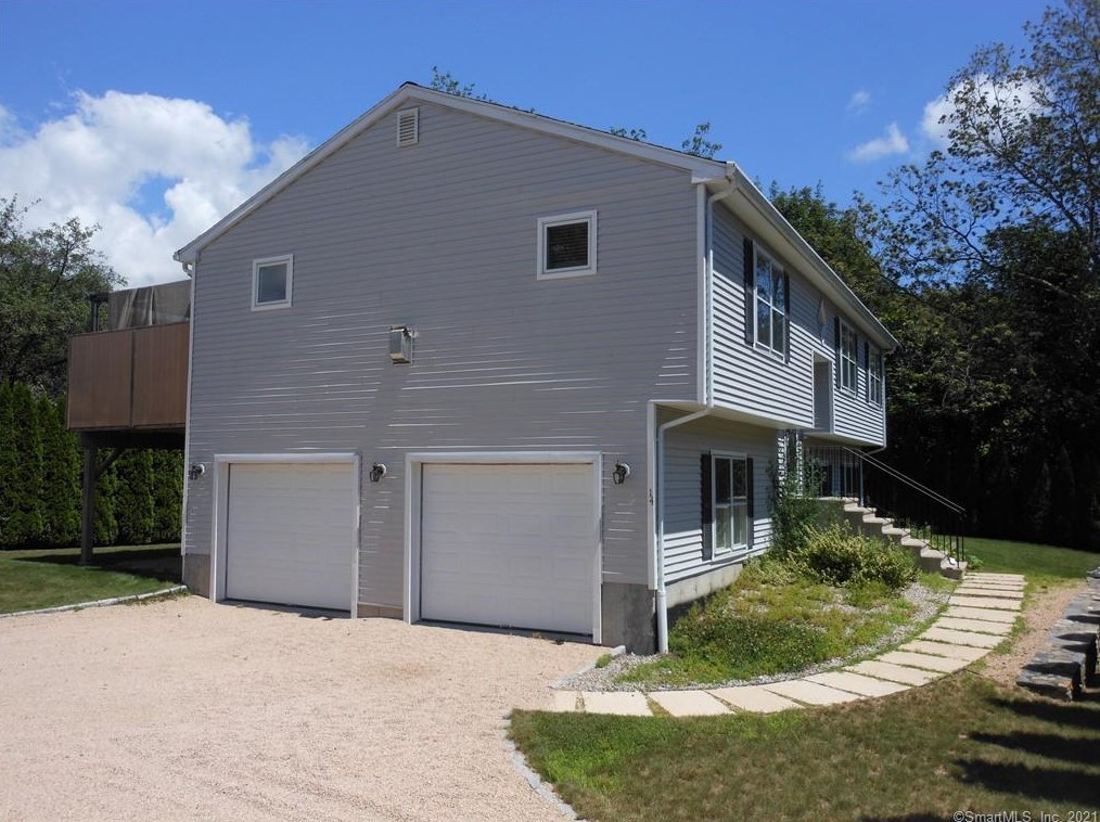 14 Clark Pl, Quaker Hill CT  06375-1204 exterior