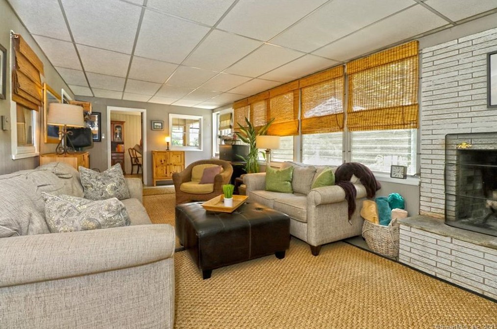 36 Graham Mnr Rd, New Haven CT 06516-5228 exterior