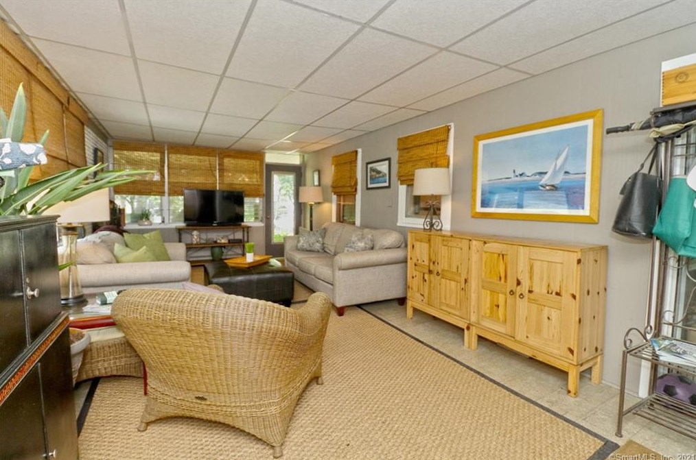 36 Graham Mnr Rd, New Haven CT 06516-5228 exterior