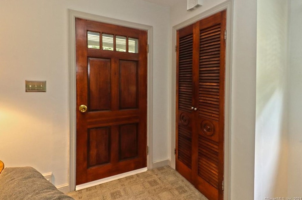 36 Graham Mnr Rd, New Haven CT 06516-5228 exterior