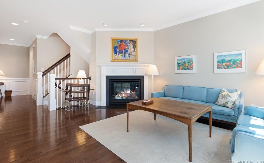 560 River Rd, Huntington CT  06484-4848 exterior