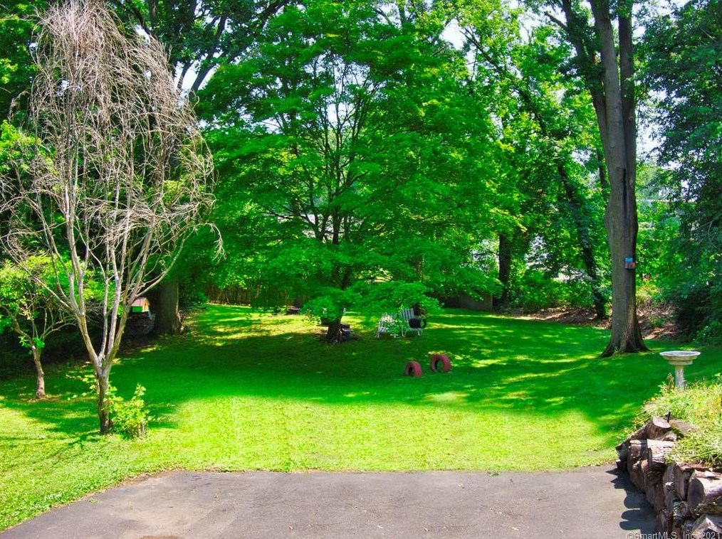 11 Alrowood Dr, Norwalk, CT 06851