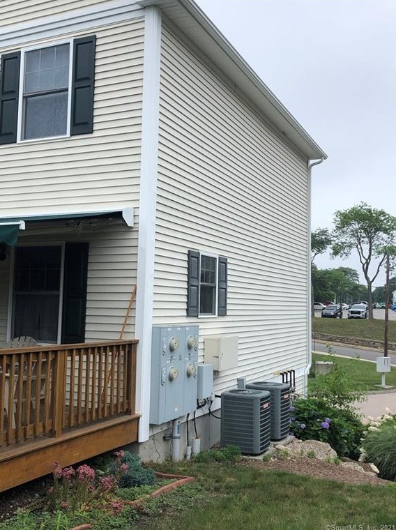 3 Mitchell St, Pawcatuck CT  06379-2181 exterior