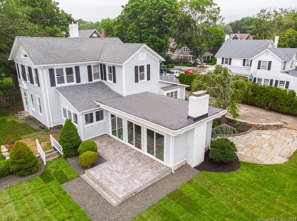 121 Middle Beach Rd, Madison CT  06443-3105 exterior