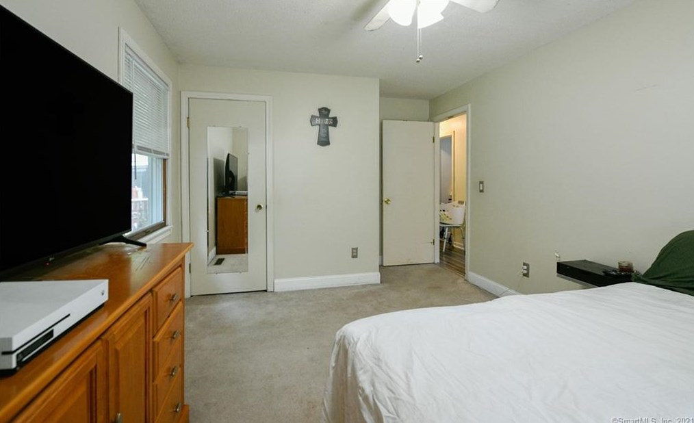 211 Longview Ter, Union City CT  06770-3462 exterior