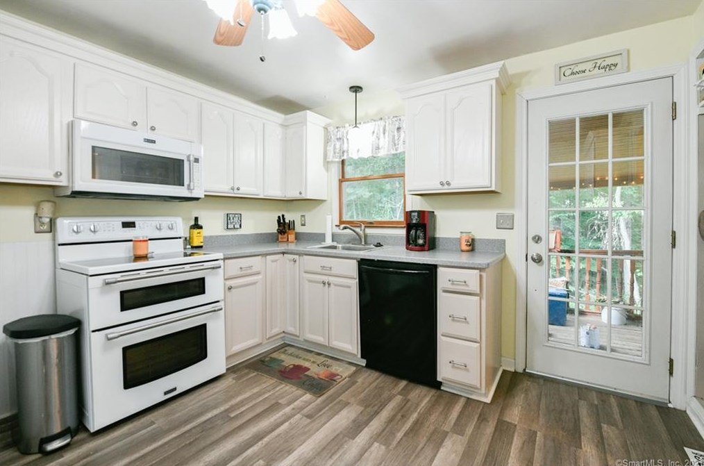 211 Longview Ter, Union City CT  06770-3462 exterior