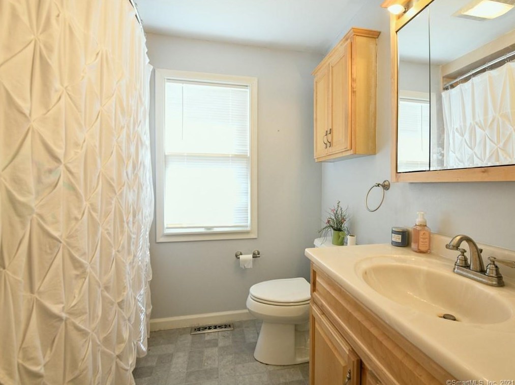 211 Longview Ter, Union City CT  06770-3462 exterior