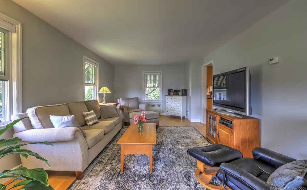 75 Housatonic Ave, Stratford CT  06615-6089 exterior