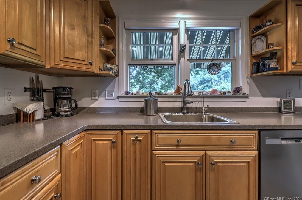 75 Housatonic Ave, Stratford CT  06615-6089 exterior