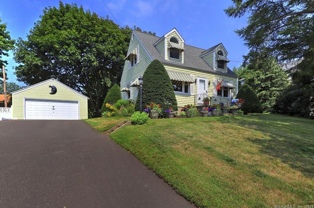 75 Housatonic Ave, Stratford CT  06615-6089 exterior