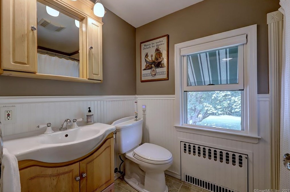 75 Housatonic Ave, Stratford CT  06615-6089 exterior