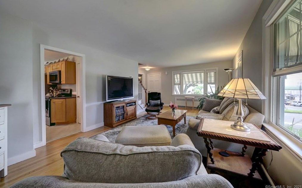 75 Housatonic Ave, Stratford CT  06615-6089 exterior