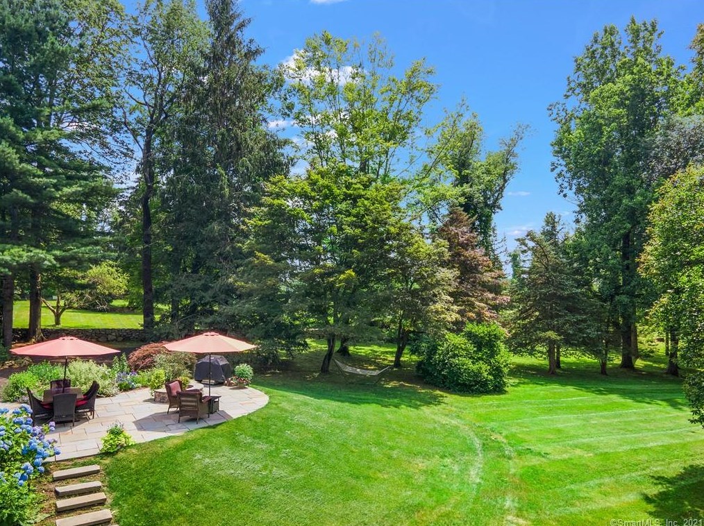 9 Gallows Hill Road Ext, West Redding CT  06896-1403 exterior