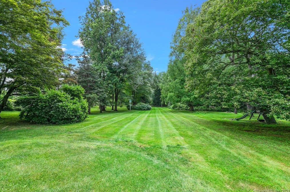 9 Gallows Hill Road Ext, West Redding CT  06896-1403 exterior