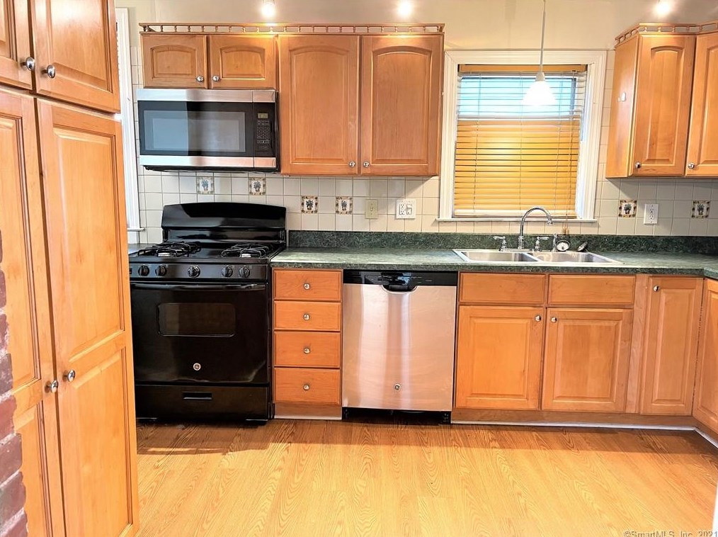 88 Noble St, New Haven CT  06514-3424 exterior