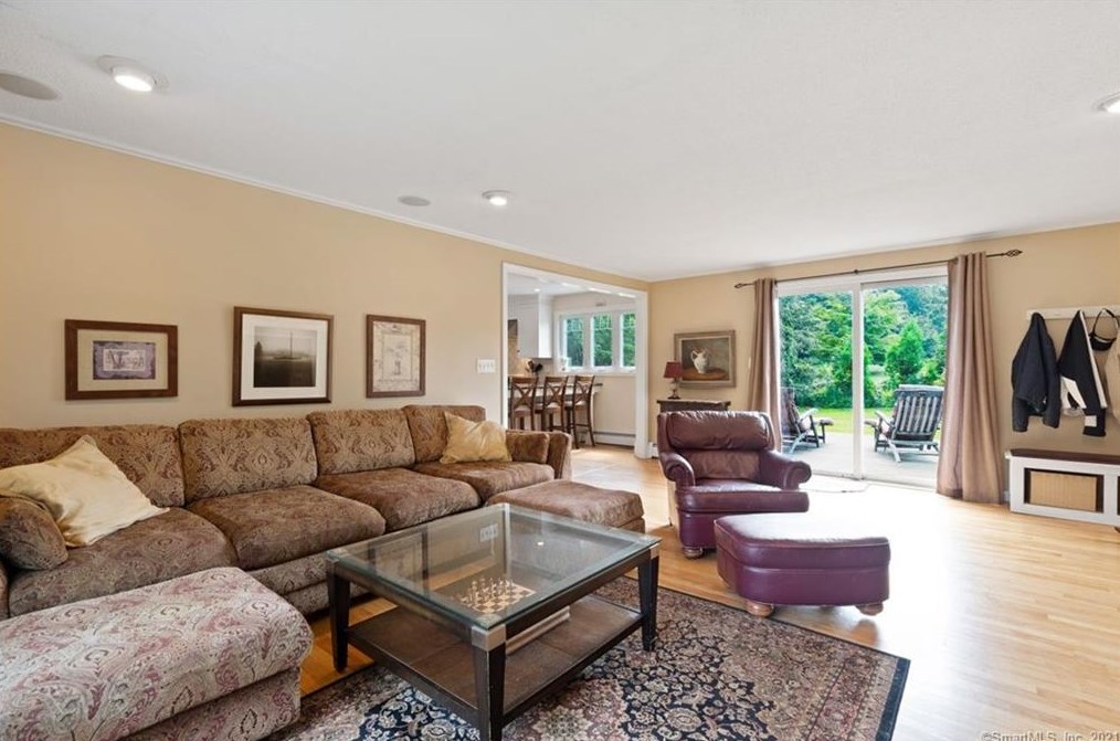 161 Race Hill Rd, Madison CT  06443-1692 exterior