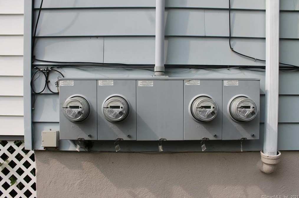 230 Enfield St, Hartford CT 06112-2012 exterior