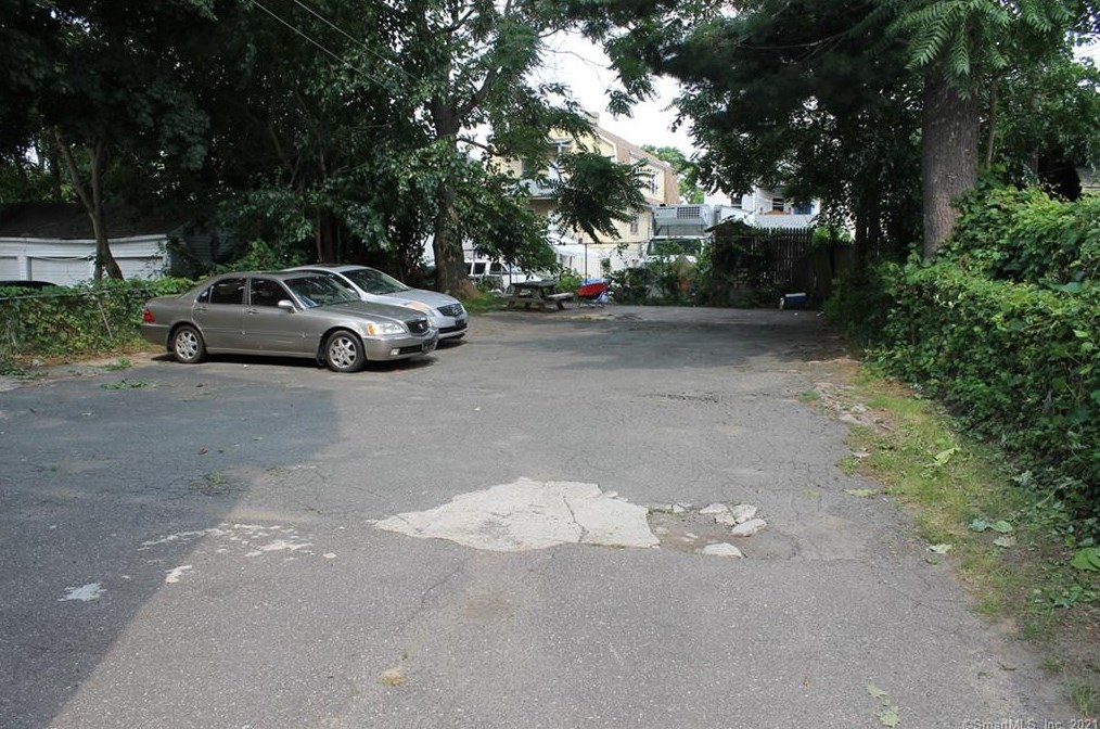 230 Enfield St, Hartford CT 06112-2012 exterior