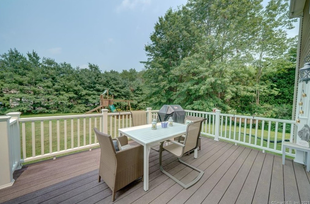 10 Lafountain Rd, Suffield CT  06078-2252 exterior