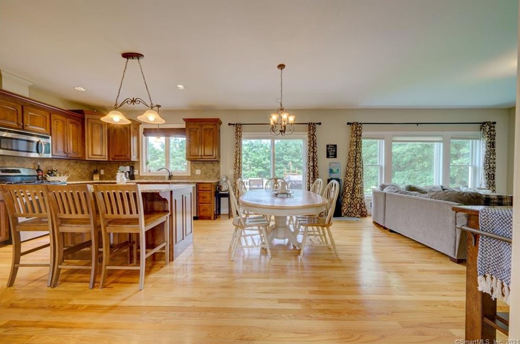 10 Lafountain Rd, Suffield CT  06078-2252 exterior