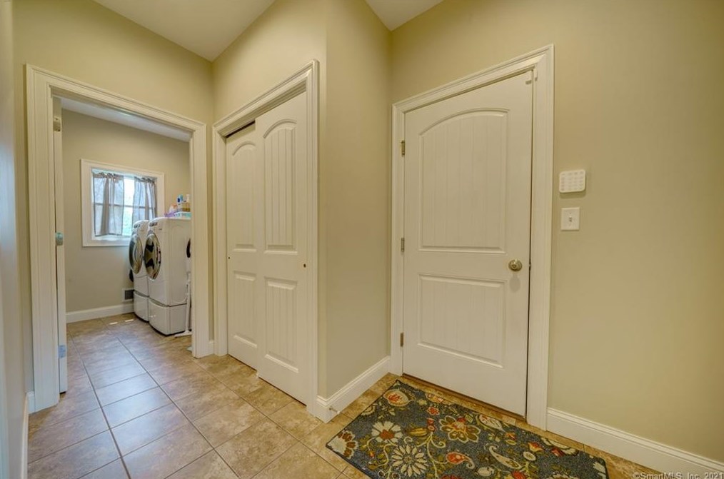 10 Lafountain Rd, Suffield CT  06078-2252 exterior