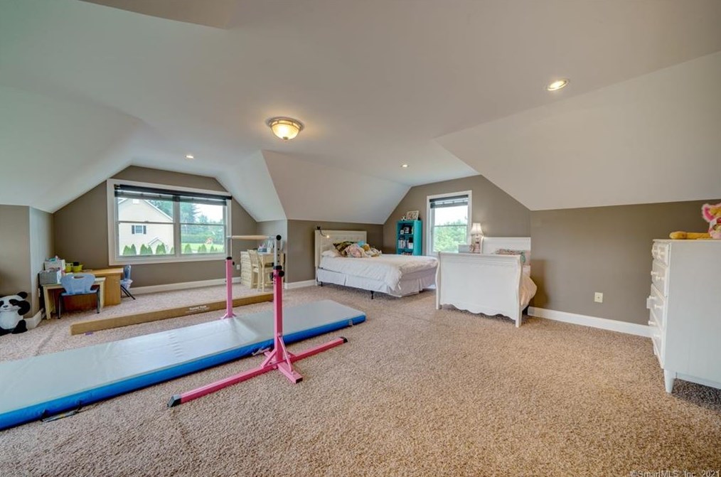 10 Lafountain Rd, Suffield CT  06078-2252 exterior