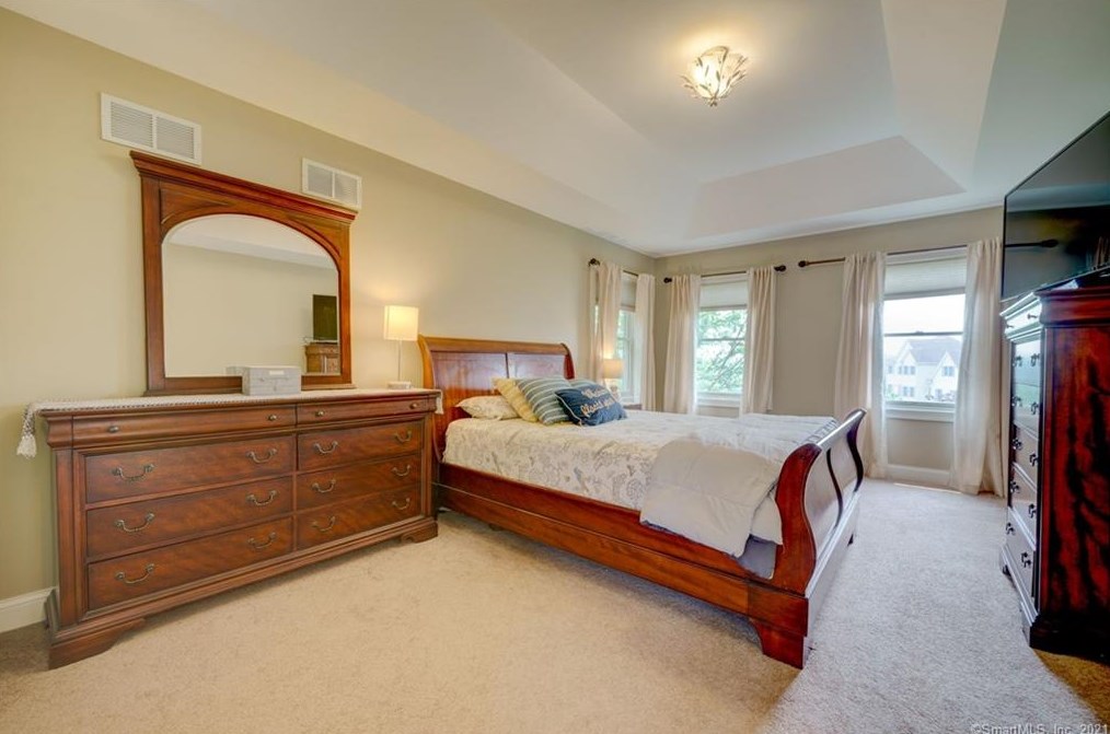 10 Lafountain Rd, Suffield CT  06078-2252 exterior