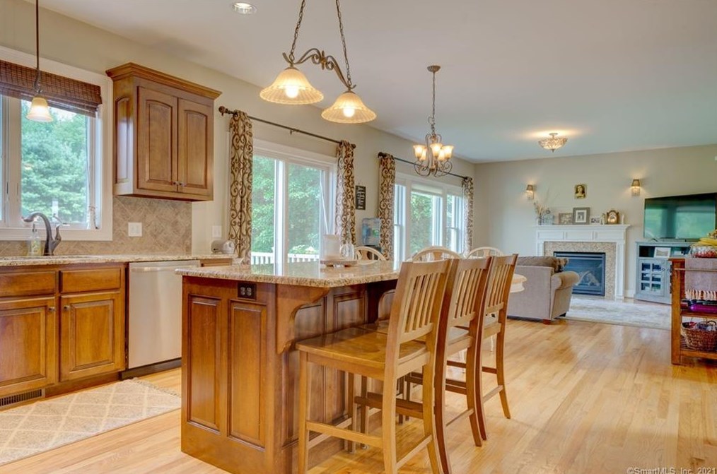 10 Lafountain Rd, Suffield CT  06078-2252 exterior