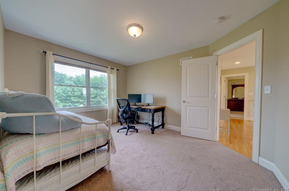 10 Lafountain Rd, Suffield CT  06078-2252 exterior