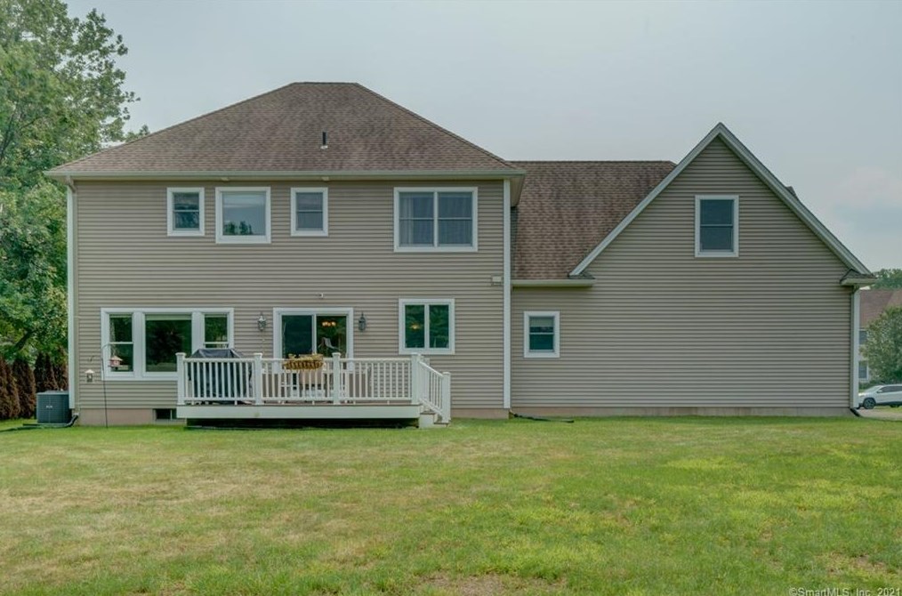 10 Lafountain Rd, Suffield CT  06078-2252 exterior