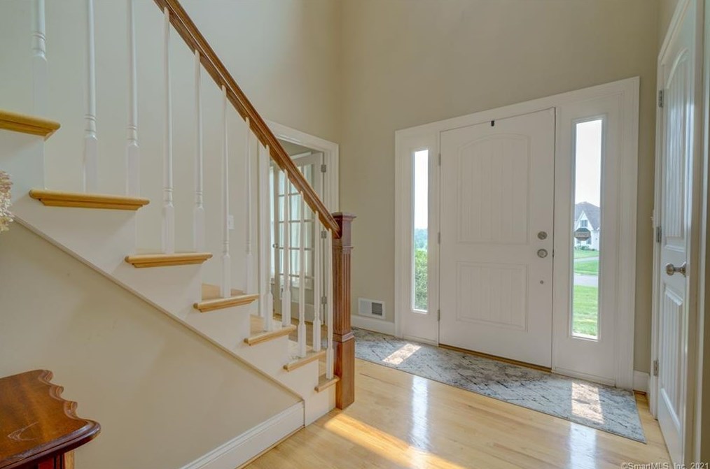 10 Lafountain Rd, Suffield CT  06078-2252 exterior