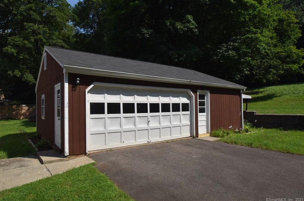 28 Snipsic St, Vernon CT  06066-3340 exterior