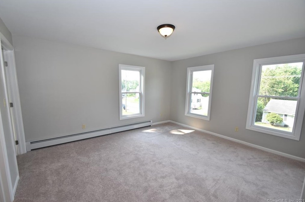 28 Snipsic St, Vernon CT  06066-3340 exterior