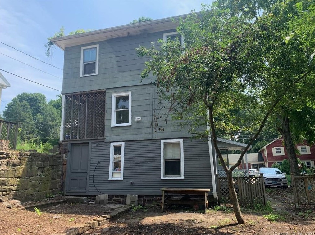 162 Walnut St, Chestnut Hill CT  06226-2311 exterior